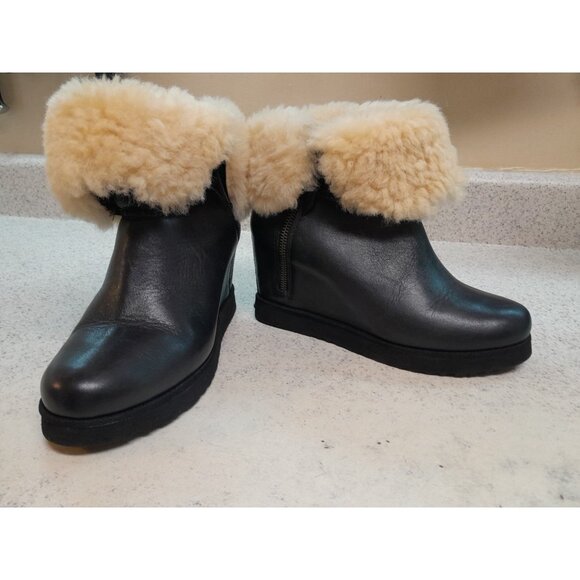 Koolaburra La Volta Deluxe Black Leather Pre Ugg Wedge Bootie Size 7 Shearling - Picture 2 of 9